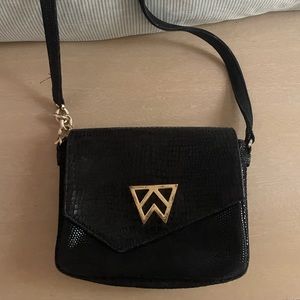 **RETIRED** Kelly Wynne Call on Me Crossbody